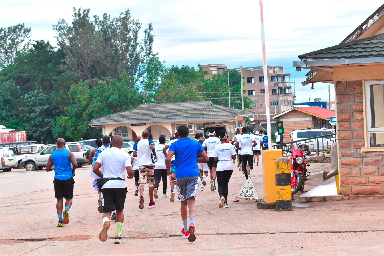 STUDENTS MARATHON CROSSES SIRARI-ISEBANIA BORDER